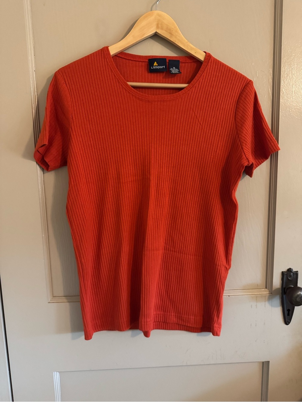 Lizsport liz Claiborne Womenโs Ribbed Short Sleeve Top in Rust